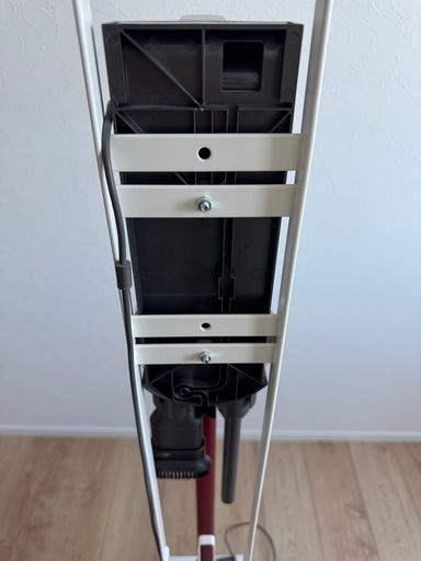 ジャンク品】 Dyson V8 Slim Fluffy 【スタンド附属】 (にゃんちゅう