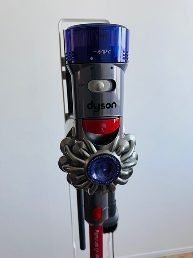 ジャンク品】 Dyson V8 Slim Fluffy 【スタンド附属】 (にゃんちゅう