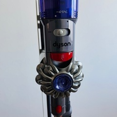 決まりました【ジャンク品】 Dyson V8 Slim Fluffy 【スタンド附属】 の画像