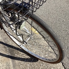 ♪ジモティー特価♪ちょっと大きめ角形フロントバスケット付き２６型お買い物自転車　中古自転車の画像
