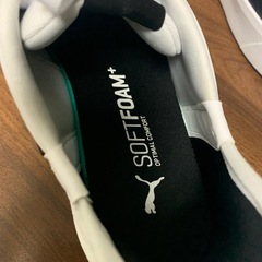 最新スニーカーPUMA〕プーマ25年秋冬カラーホワイト•２７.5ほぼ新品の画像