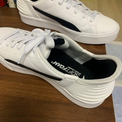 最新スニーカーPUMA〕プーマ25年秋冬カラーホワイト•２７.5ほぼ新品の画像