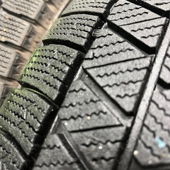 215/60R16 BRIDGESTONE VRX3 スタッドレスタイヤ 2022年製  2本の画像