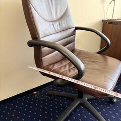 重厚感たっぷり家具セット 【事務用チェア／オフィスチェア】の画像