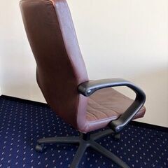 重厚感たっぷり家具セット 【事務用チェア／オフィスチェア】の画像