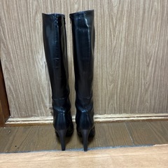 黒ロングブーツの画像