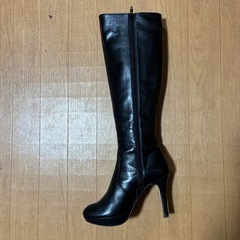 黒ロングブーツの画像