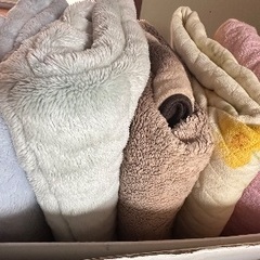 毛布 シーツ タオルケット 膝掛け  シーツ （こたつ布団） など 暖かいもの 1枚でも全部でも500円の画像