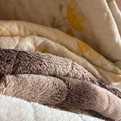 毛布 シーツ タオルケット 膝掛け  シーツ （こたつ布団） など 暖かいもの 1枚でも全部でも500円の画像