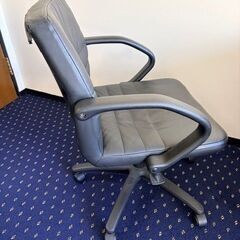 重厚感たっぷり家具セット 【事務用チェア／オフィスチェア】の画像