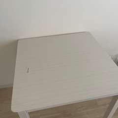 1-2人用テーブル(サイズ75*75*71)の画像