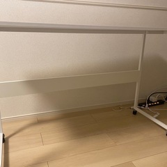 オフィスデスクの画像