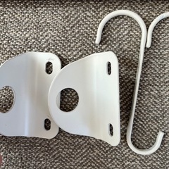 壁掛けレールとフックの画像