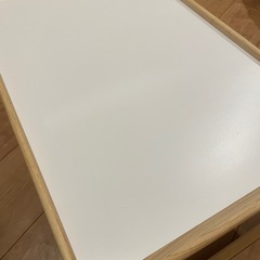 IKEA   ベッドテーブル　サイドテーブルの画像