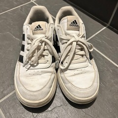 adidas👟スニーカーの画像