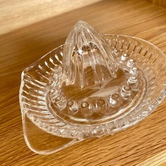 レモン絞り 絞り器 ジューサー フルーツ絞り オレンジ グレープフルーツ ジュース ガラス の画像