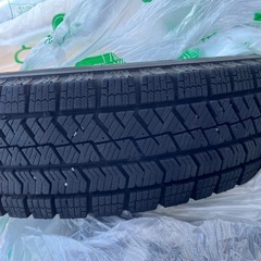 スタッドレスタイヤ　ブリザック　145/80R13　ブリヂストンの画像