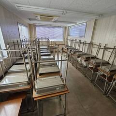 小学校　勉強机　椅子　セット　まとめ売り　約100～120セット程度　塾　居酒屋経営などにの画像