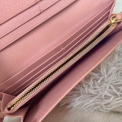 【PRADA】財布の画像