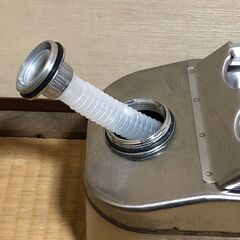 未使用！ガソリン携行缶　5L　ノズル内部収納タイプの画像