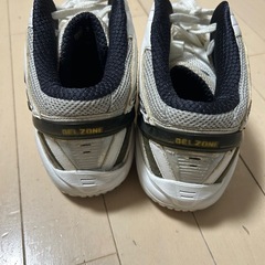 asicsバッシュの画像