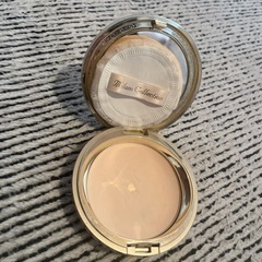 定価9900円相当2025ミラノコレクションフェイスパウダー　パフ付きの画像