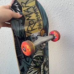 スケボー、スケートボードの画像