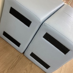 omoioのベンチ　ブルー　キッズスペースの画像