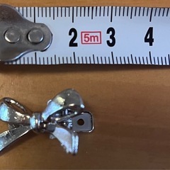 金属ミニリボンピン8個セットの画像
