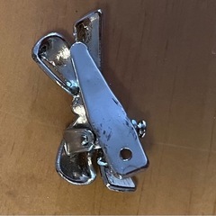 金属ミニリボンピン8個セットの画像