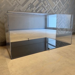 大型アクリルディスプレイケースの画像