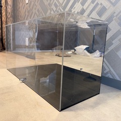 大型アクリルディスプレイケースの画像