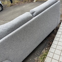 美品 ニトリ製 布地 二人掛けソファー グレー オットマン付き 横幅170㎝の画像