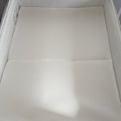 アップリカ ココネルエアー ベビーベッド 付属品あり（マットシミあり）の画像