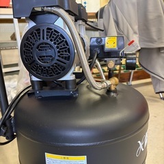 アストロプロダクツコンプレッサー30ℓ
の画像