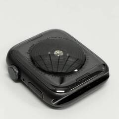 Apple Watch SE 第1世代/GPS/44mm/A2352/スペースグレー〈MYE32J/A〉 (1)の画像