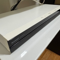 シャープ　アクオス液晶テレビ、ブルーレイレコーダー、ラックのセットの画像