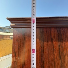 レトロな食器棚の画像