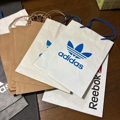 adidasショッパーの画像