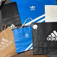 adidasショッパーの画像