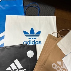 adidasショッパーの画像