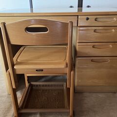 [配達可][価格応談可] 勉強机・椅子・本棚・スライド式蛍光灯・カギ2ヶの画像