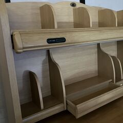 [配達可][価格応談可] 勉強机・椅子・本棚・スライド式蛍光灯・カギ2ヶの画像