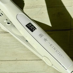 絹女「LM-125」ストレートヘアアイロン シルクプレート搭載の画像