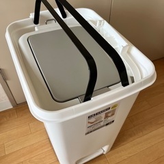 ニトリ　ゴミ箱3点セットの画像