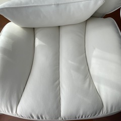 白いゲーム椅子
の画像