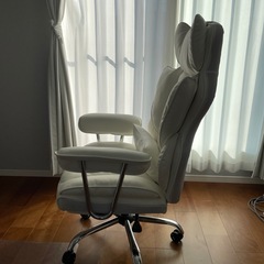 白いゲーム椅子
の画像