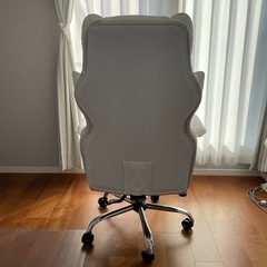 白いゲーム椅子
の画像