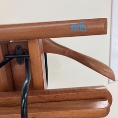 Aris 木製　スーツハンガーラックの画像