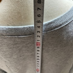 Mだけどゆっくりした後ろが長いトレーナーの画像